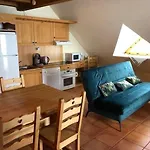 Joli Avec Terrasse Vue Sur Les Montagnes Apartman