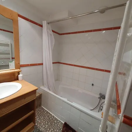 Joli Avec Terrasse Vue Sur Les Montagnes *